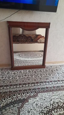 Зеркало в резной раме (дерево) 1