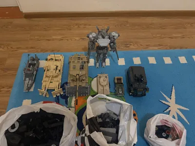9 kg LEGO’dan iborat ulkan lot, originali ham bor 1