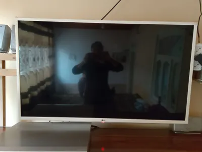 televizor sotiladi 42 lg rassiydan keltirilgan