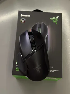 Razer Basilisk V3 Pro + Mouse Dock Pro + HyperPolling 8K Dongle 1