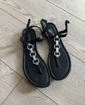 Ayollar poyabzali, 38,5 o‘lcham: Michael Kors, Stuart Weitzman 1