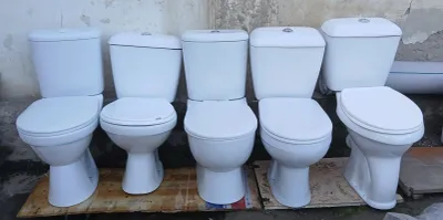 Продаются унитазы.
