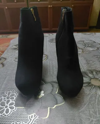 Shoshilinch yangi zamshali ayollar etiklarini sotaman. 1