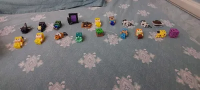 Много коллекционных и новых фигурок с коллекции Minecraft kinder joy