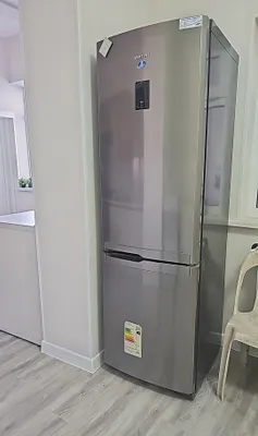 Холодильник Samsung