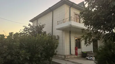 В Маданияте продаётся двухэтажный дом на участке 1