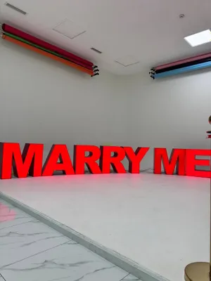 Marry Me fotozona bukva sotiladi Merri mi bukva sotiladi Yunusobod 1