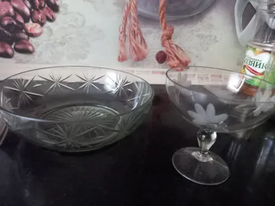 Sovet davriga oid shisha vaza va salat idishi. 1