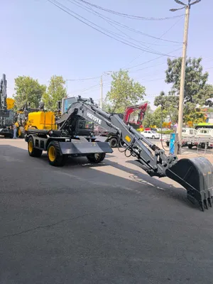 HENGTE HT130W rusumli ekskavator — Cummins dvigateli 1