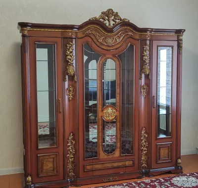 Китайский сервант, состояние хорошее 1