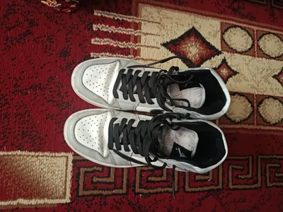 Air Jordan 1 Mid krossovkalarini sotaman 1