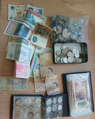 Turli mamlakatlarning tangalari va banknotalari