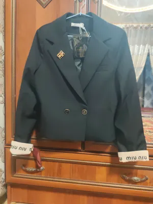 Продаётся красивый классический чёрный пиджак. 250 тысяч 1