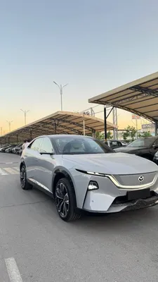 Mazda EZ-60 200MAX HYBRID 1