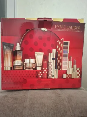 Подарочный набор от бренда ESTEE LAUDER 1
