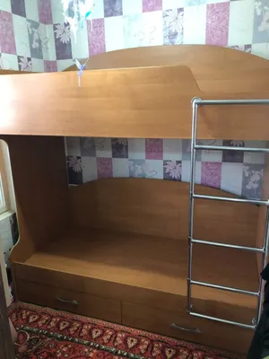 Bolalar uchun ikki qavatli karavot sotiladi. 1