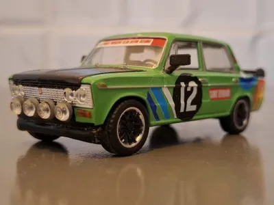 Коллекционная модель ВАЗ 2103 спорт, масштаб 1:43 1