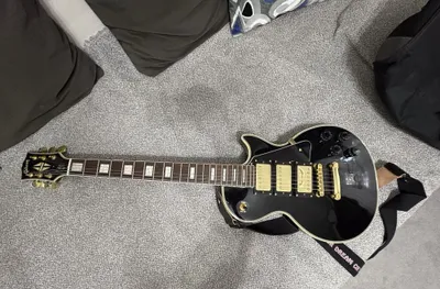 Les Paul Custom elektr gitarasi + kombik + Behringer pedali | To‘plam 1