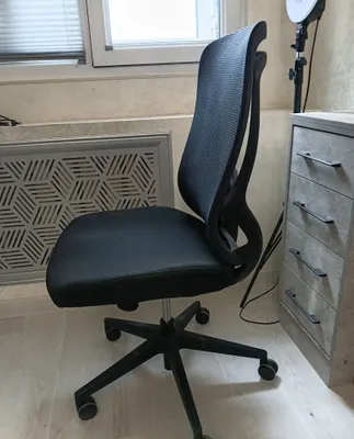 Ishlatilgan kompyuter kreslosi. Suratdagidek 1