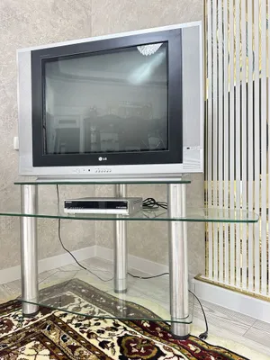 Телевизор LG 74 см с подставкой 1