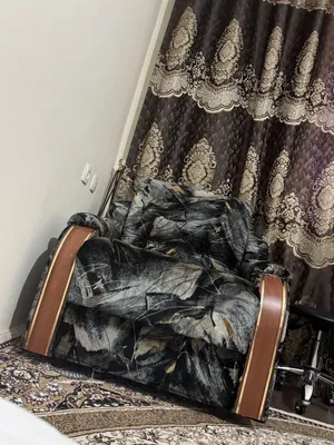 2 ta kreslo va 1 da divan sotiladi sifati yaxshi akuratni iahlatilgan. 1