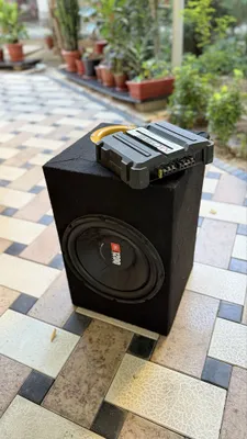 Сабвуфер JBL и усилитель 1