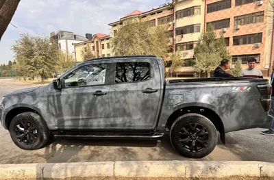 Пикап Isuzu 2024 года 1