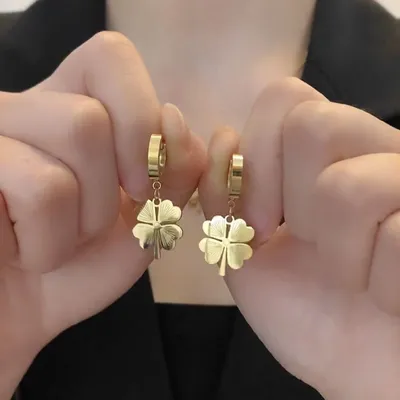 Uning stolida jinsiy aloqa zanzas fem tsuna