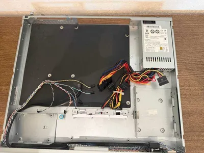 InWin IW-RF100 1U + Dynatron Q3 + 3× Noctua NF-A4x20 PWM 1