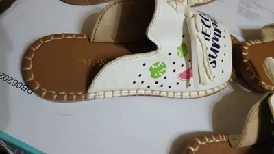 Продаются Шлепанцы белые 1