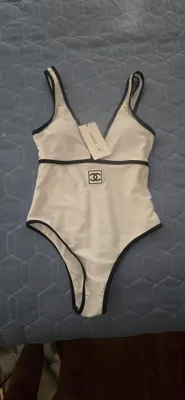 Chanel cho‘milish kiyimi