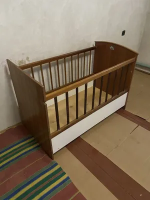 Срочно продаётся деревянная детская кроватка 1