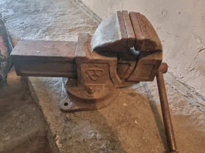Slesarlik tiskilari sotiladi 1