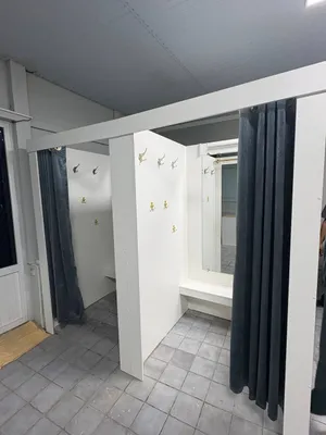 Kiyinish xonasi 1