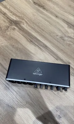 Behringer ovoz kartasi 1