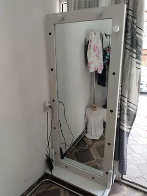 Удобное зеркало для магазинов одежды