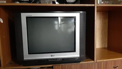 Телевизор LG в отличном состоянии. Давно не используется.
