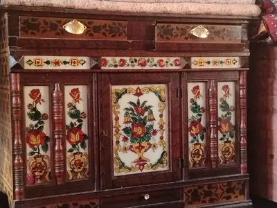 Старинные шкафы