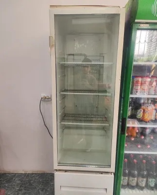 Продаётся витринный холодильник