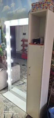Oynali va yoritgichli shkaf sotiladi 1