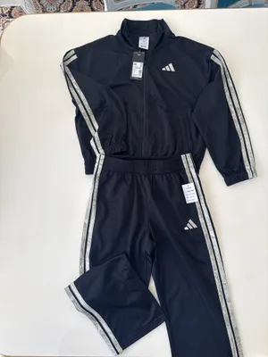 Спортивный костюм adidas новый . Унисекс 10/12 лет