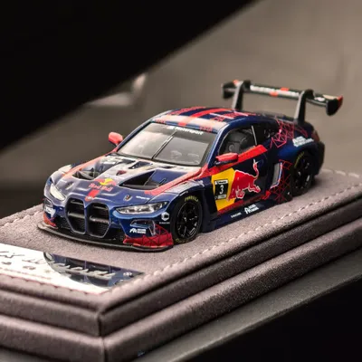 1:64 BMW M4 Redbull kolleksion mashinacha 1