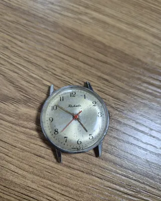 Klassik soat RAKETA 1