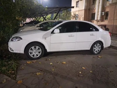 Есть услуги такси на двух автомобилях Gentra