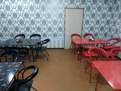 Кухонный стол и стулья, состояние хорошее 1
