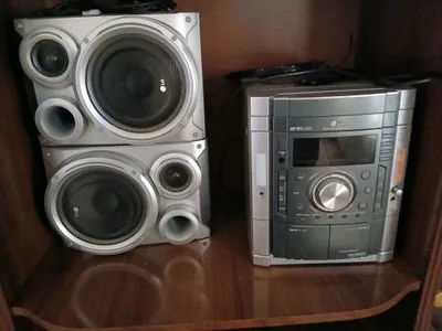 LG musiqa markazini sotaman