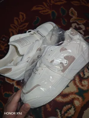 Белые кроссовки 1