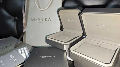 Messika brendining taqinchoqlar uchun qutilari sotiladi 1