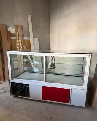 Продаётся витринный холодильник 1