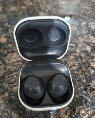 Samsung Galaxy Buds FE . Xolati :ideal Qirilmagan 1